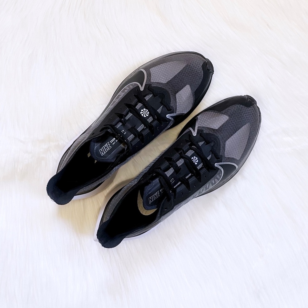 Nike Women’s Zoom Gravity - Picture 4 of 10